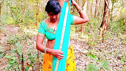 Indian brunette 18+ fucks her stepbrother in the jungle