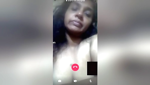 Bhabhi mallu shows her big booty in amateur porn film