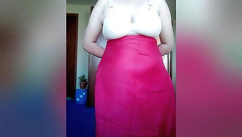 Indian amateur video with a hot brunette showing her pussy