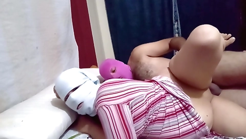 Indian chick fucks in her sexy lingerie on the webcam