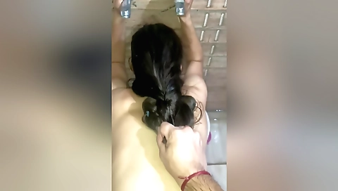 Teri pati in the bathroom with a nice body is in the bathroom
