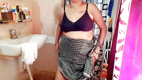 Sexy Indian housewife showing off her beautiful body