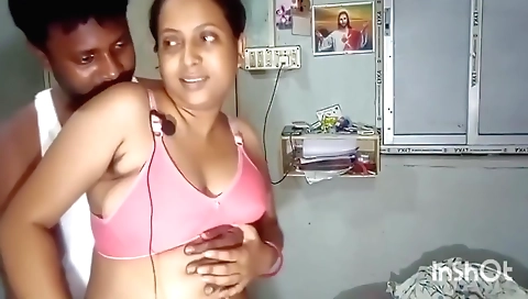 Indian hairy brunette in hd video showing pussy sucking
